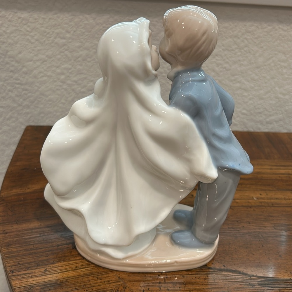 Porcelain Figurine - Boy and Girl - Picture 3 of 6